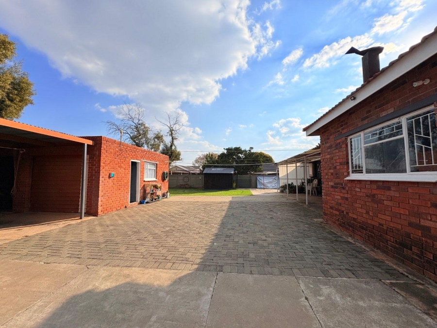 3 Bedroom Property for Sale in Langenhovenpark Free State